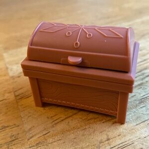 Calico Critters Chest Replacement with gloves In great condition, ready for ga